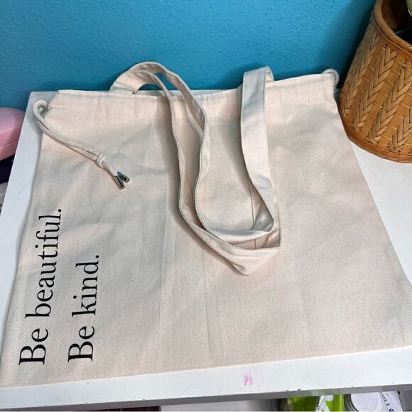 Innisfree canvas tote shoulder drawstring to closure new in package - Picture 1 of 9
